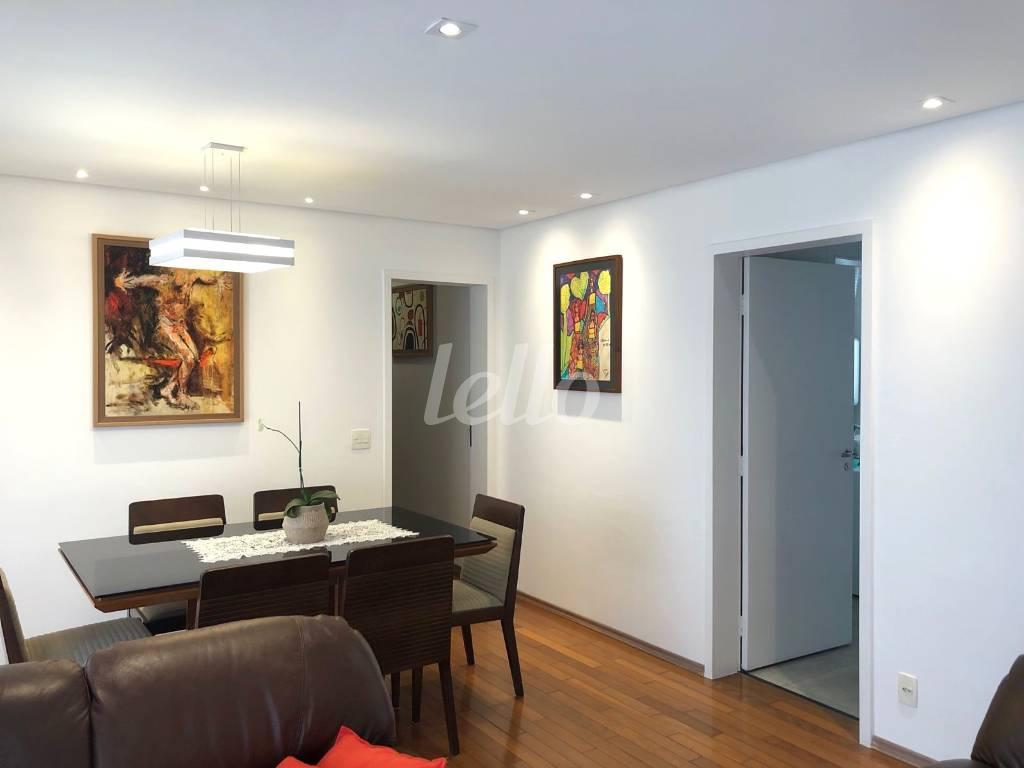 LIVING de Apartamento à venda, Padrão com 125 m², 4 quartos e 2 vagas em Vila Mariana - São Paulo