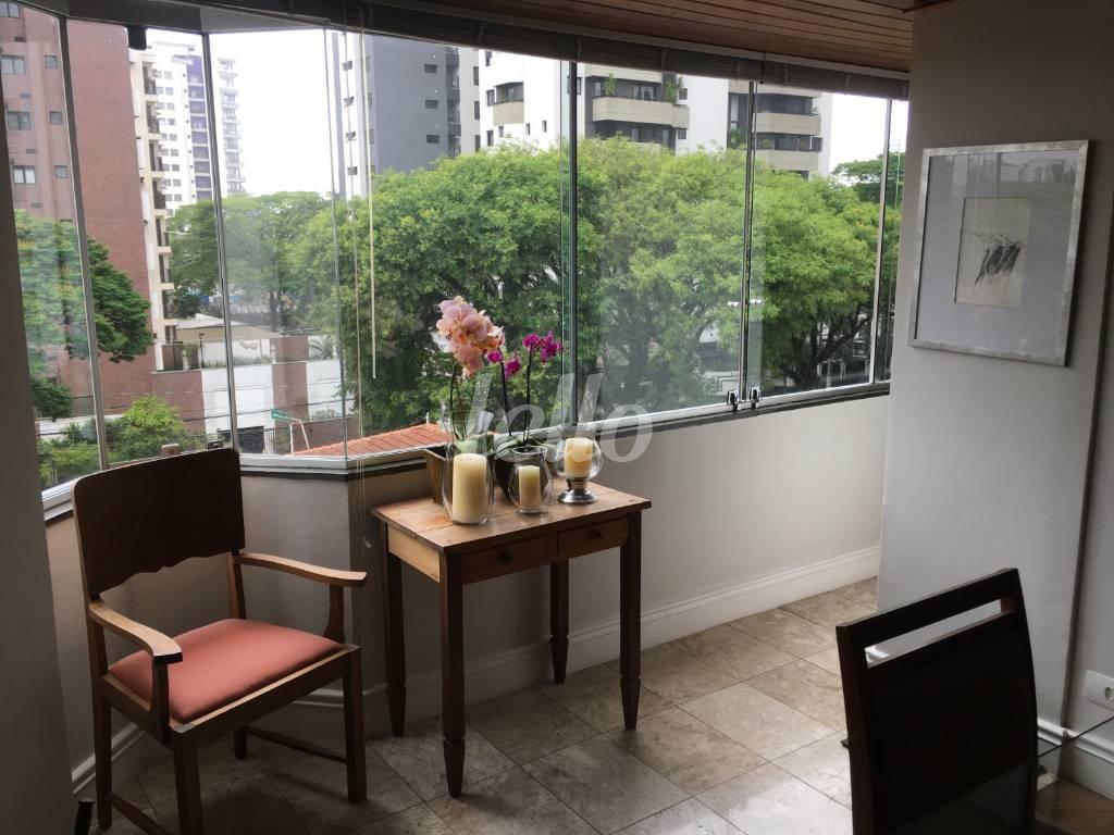 VARANDA de Apartamento à venda, Padrão com 116 m², 3 quartos e 2 vagas em Campo Belo - São Paulo