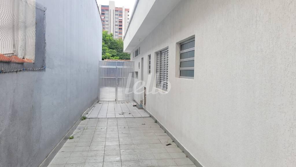 LATERAL DO QUINTAL de Casa à venda, térrea com 135 m², 4 quartos e 7 vagas em Vila Prudente - São Paulo