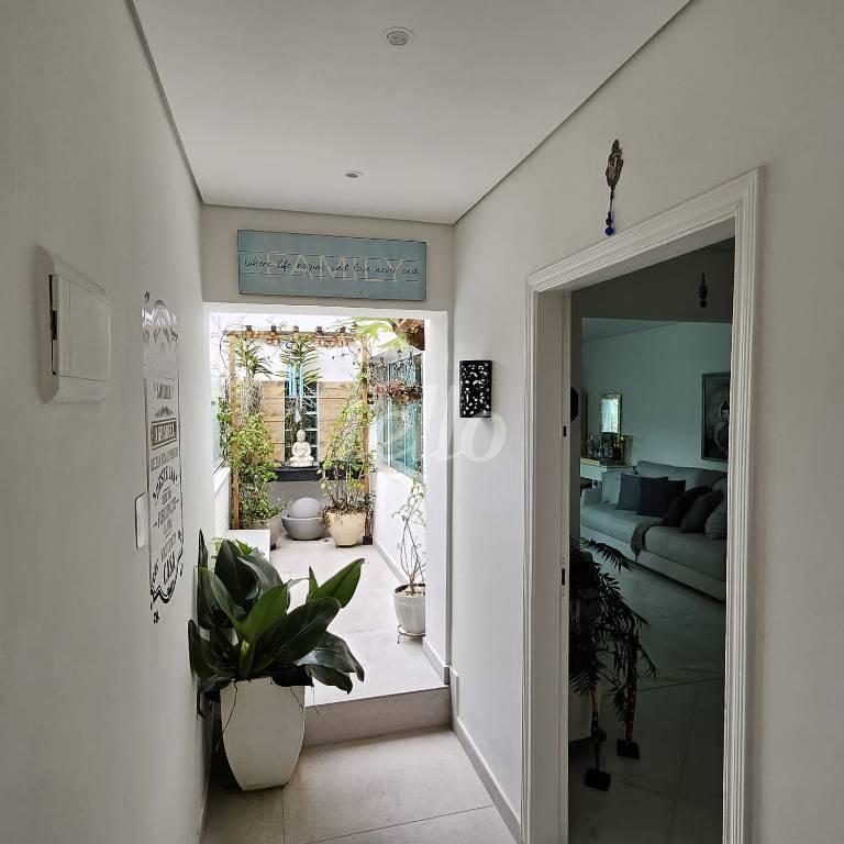 ÁREA EXTERNA de Casa à venda, sobrado com 320 m², 4 quartos e 3 vagas em Vila Monumento - São Paulo