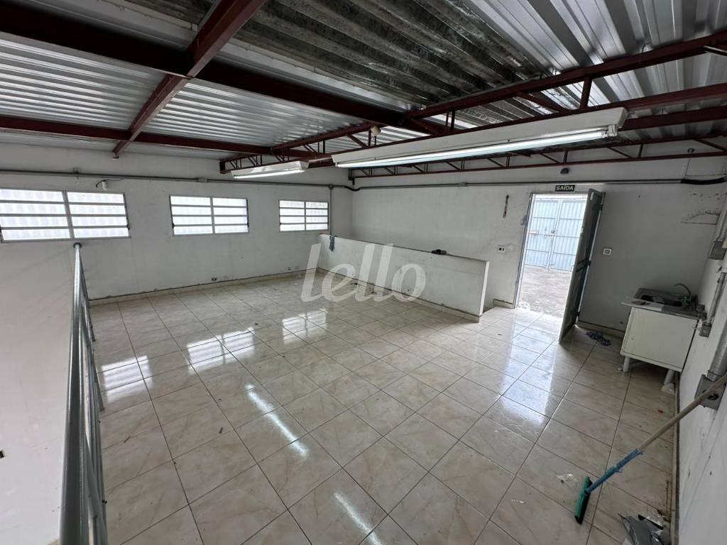 SALÃO de Loja para alugar, Padrão com 350 m², e 8 vagas em Planalto Paulista - São Paulo