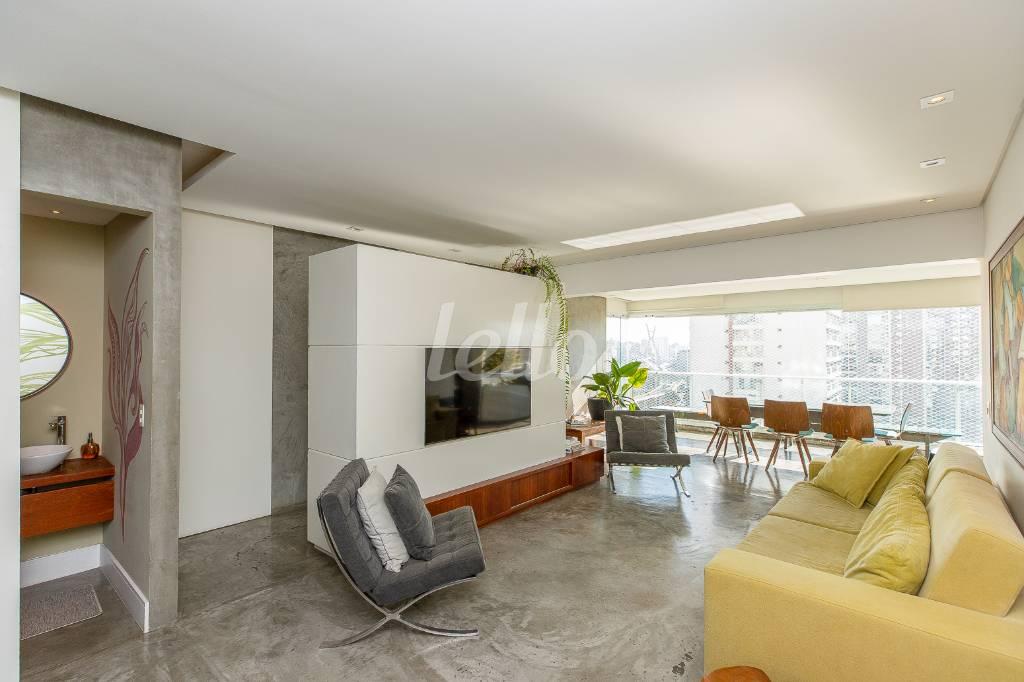 SALA de Apartamento à venda, Padrão com 138 m², 2 quartos e 2 vagas em Brooklin Paulista - São Paulo
