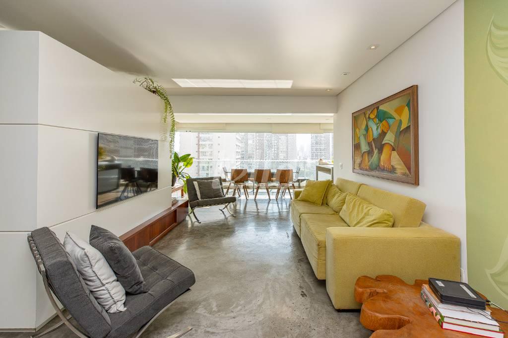 SALA de Apartamento à venda, Padrão com 138 m², 2 quartos e 2 vagas em Brooklin Paulista - São Paulo