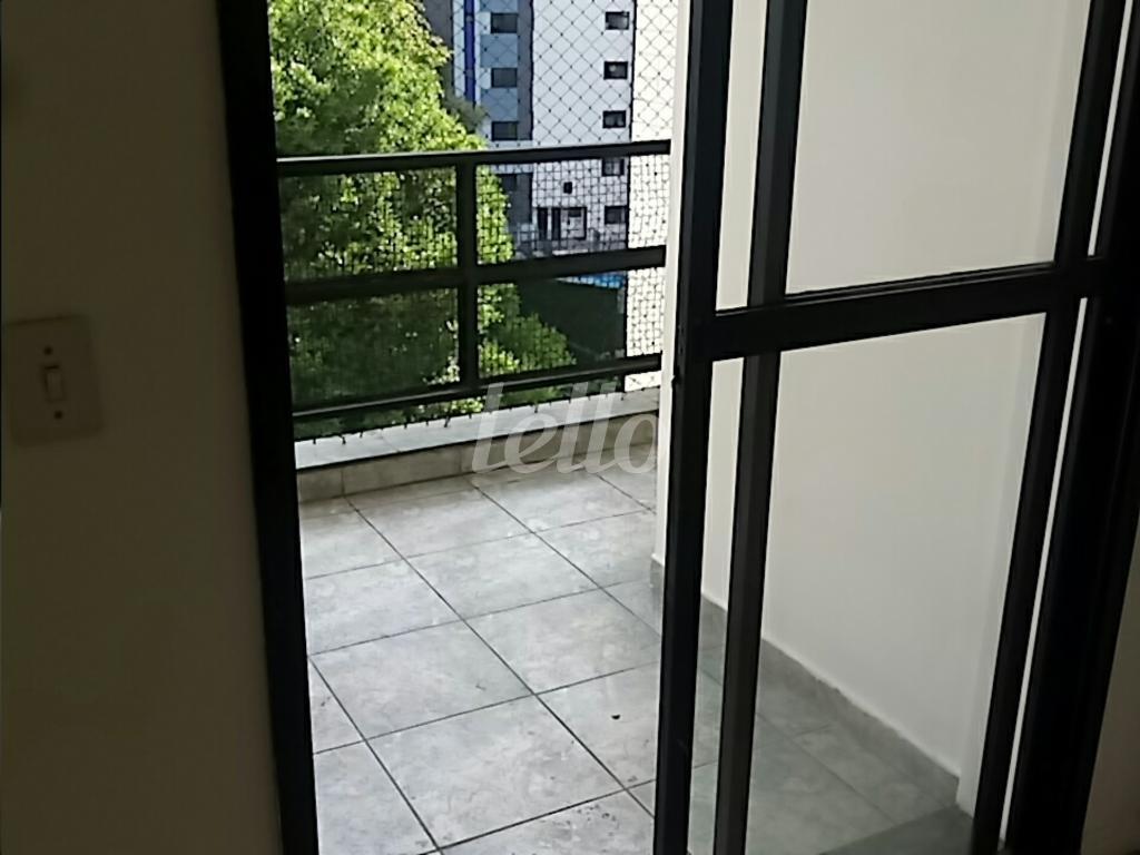 SACADA de Apartamento para alugar, Padrão com 66 m², 2 quartos e 2 vagas em Vila Suzana - São Paulo