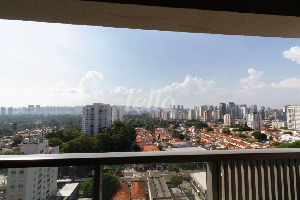VISTA DA SACADA de Apartamento para alugar, Padrão com 25 m², 1 quarto e em Santo Amaro - São Paulo