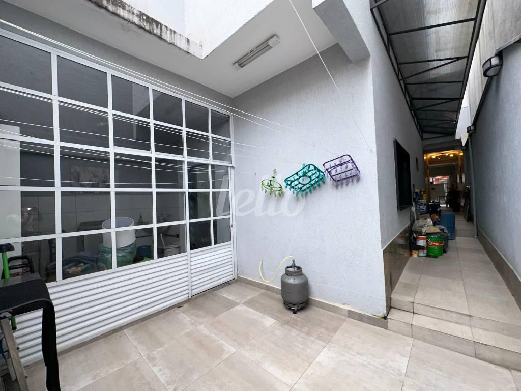 QUINTAL de Casa à venda, sobrado com 232 m², 4 quartos e 2 vagas em Jardim Vila Formosa - São Paulo