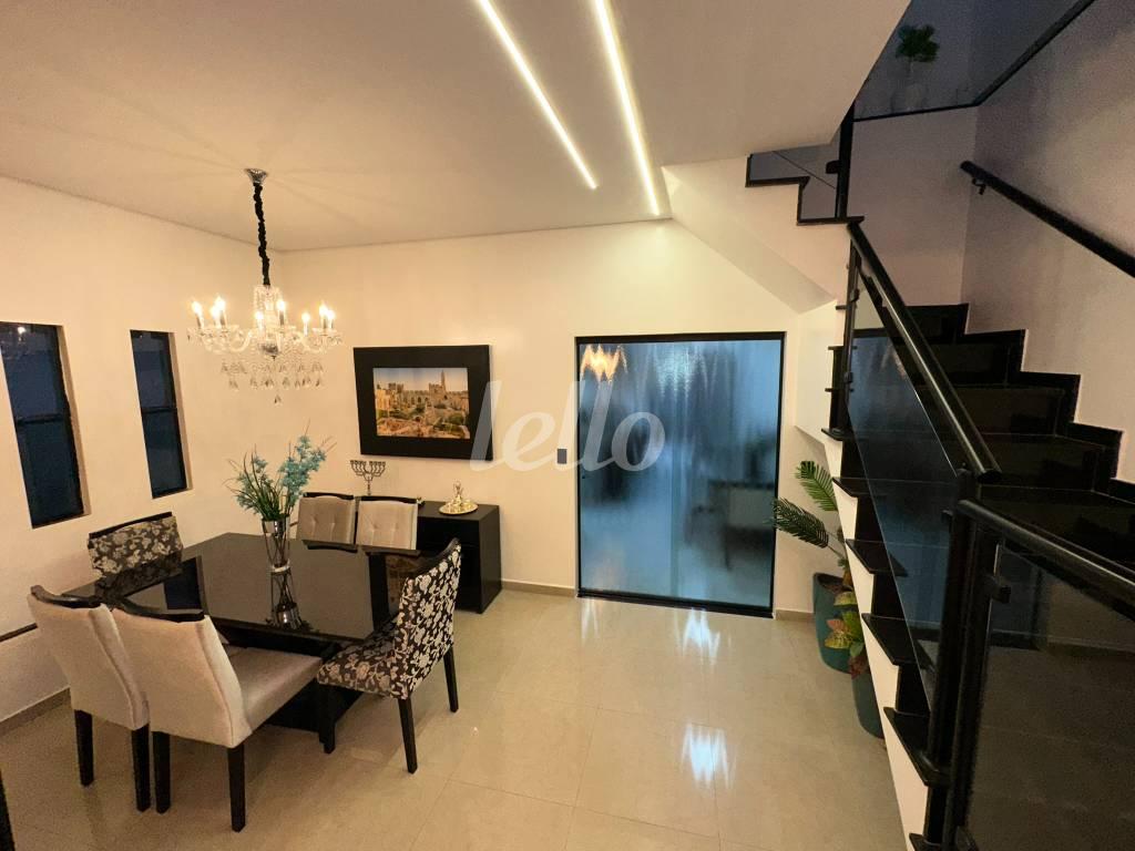 SALA de Casa à venda, sobrado com 232 m², 4 quartos e 2 vagas em Jardim Vila Formosa - São Paulo