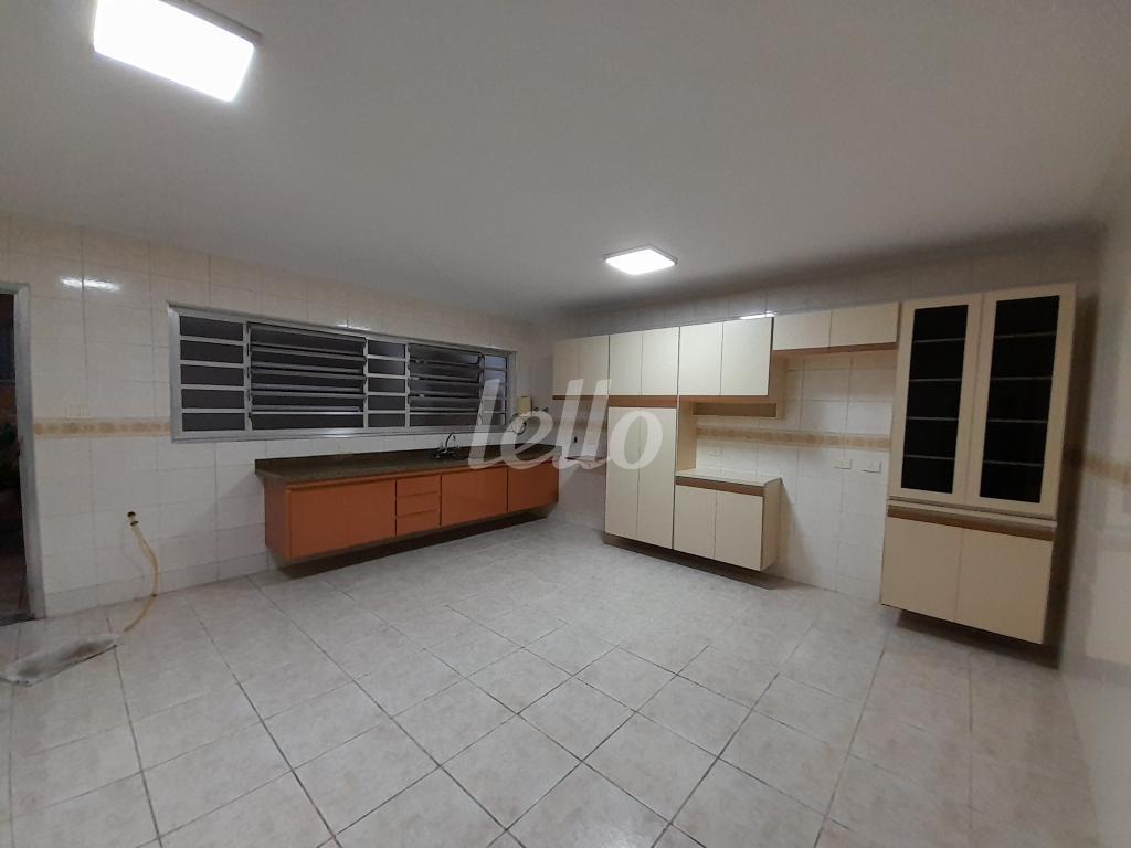 6-COZINHA de Casa para alugar, sobrado com 140 m², 3 quartos e 2 vagas em Vila Gomes Cardim - São Paulo