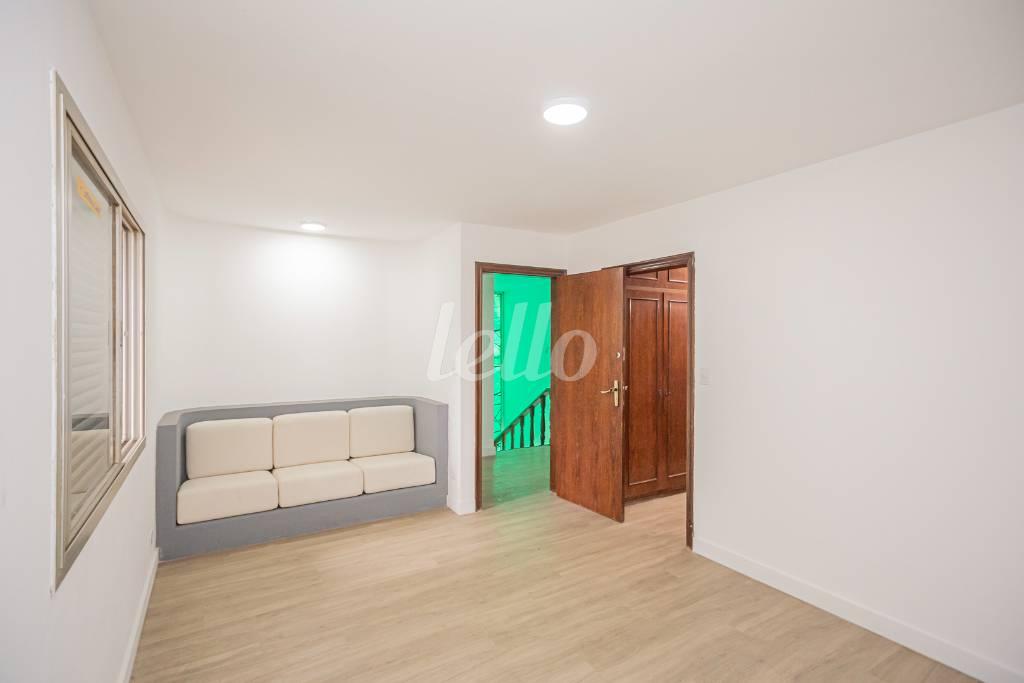 07SUITE-1_003 de Casa para alugar, sobrado com 330 m², 3 quartos e 4 vagas em Planalto Paulista - São Paulo