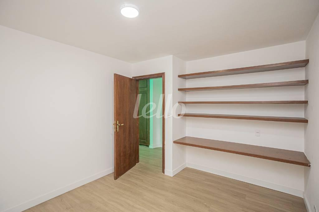 04DORMITORIO-1_003 de Casa para alugar, sobrado com 330 m², 3 quartos e 4 vagas em Planalto Paulista - São Paulo