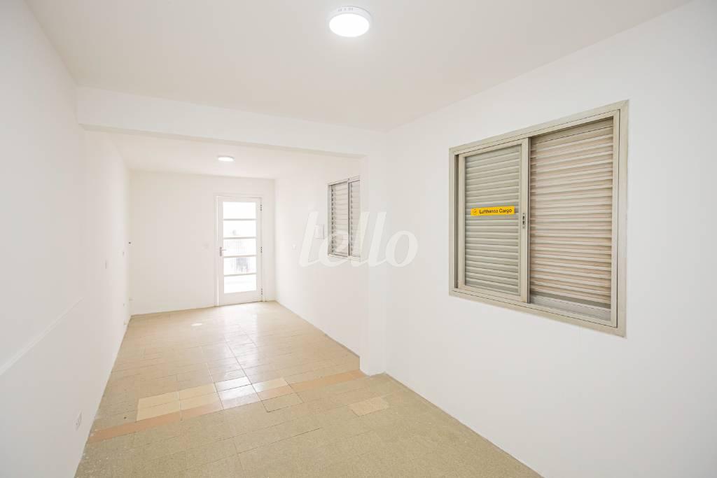 09AREA-DE-SERVICO_003 de Casa para alugar, sobrado com 330 m², 3 quartos e 4 vagas em Planalto Paulista - São Paulo