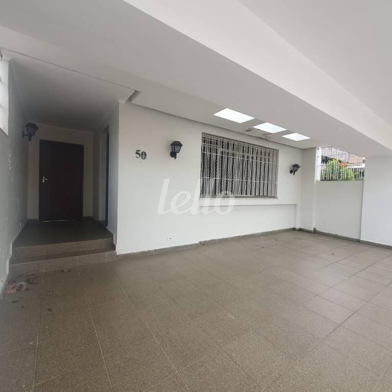 ENTRADA E GARAGEM de Casa à venda, térrea com 155 m², 2 quartos e 2 vagas em Alto da Moóca - São Paulo