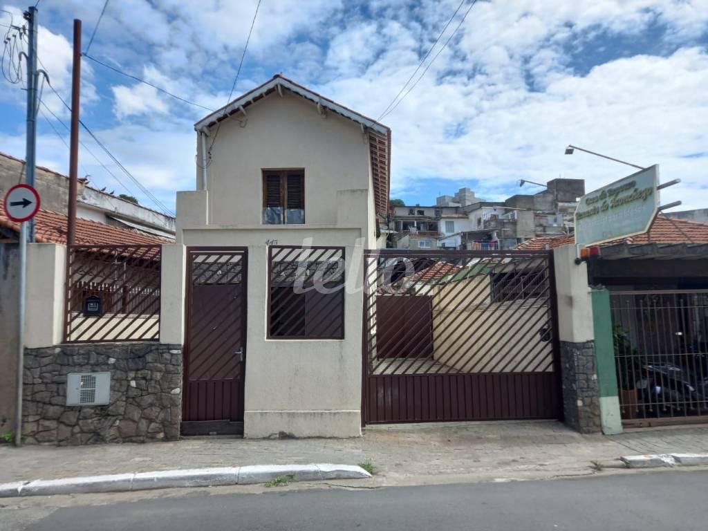 FACHADA de Casa à venda, sobrado com 240 m², 2 quartos e 3 vagas em Vila Vitório Mazzei - São Paulo