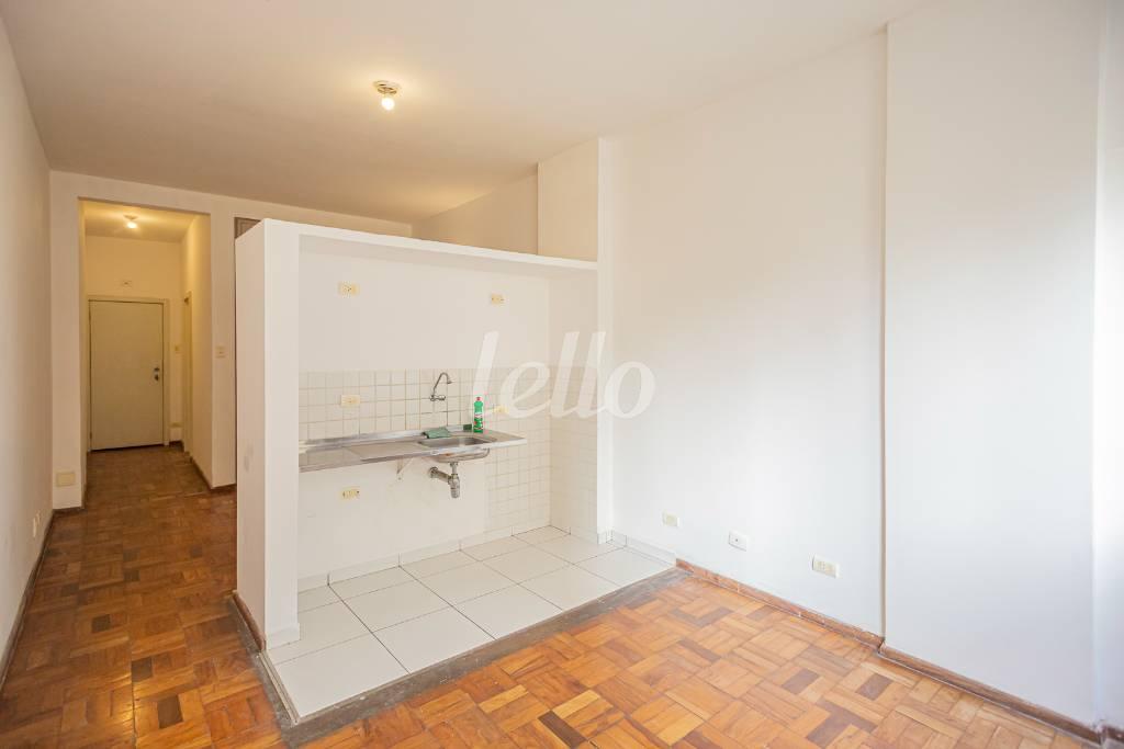 COZINHA de Apartamento para alugar, Padrão com 35 m², 1 quarto e em República - São Paulo