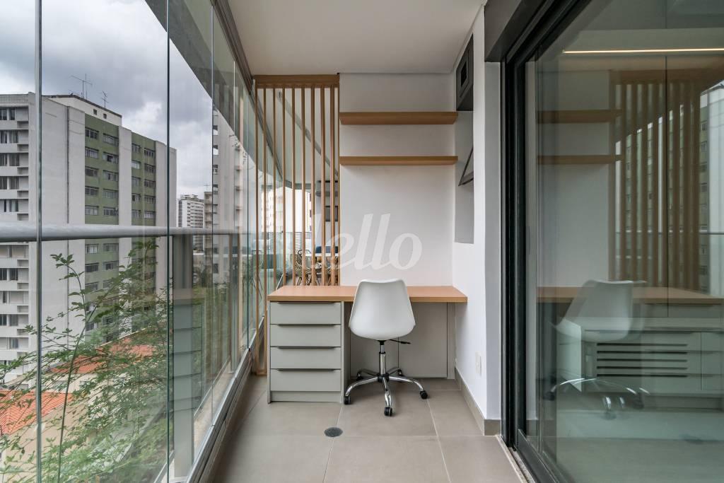 VARANDA SUITE de Apartamento à venda, Padrão com 97 m², 1 quarto e 1 vaga em Cerqueira César - São Paulo