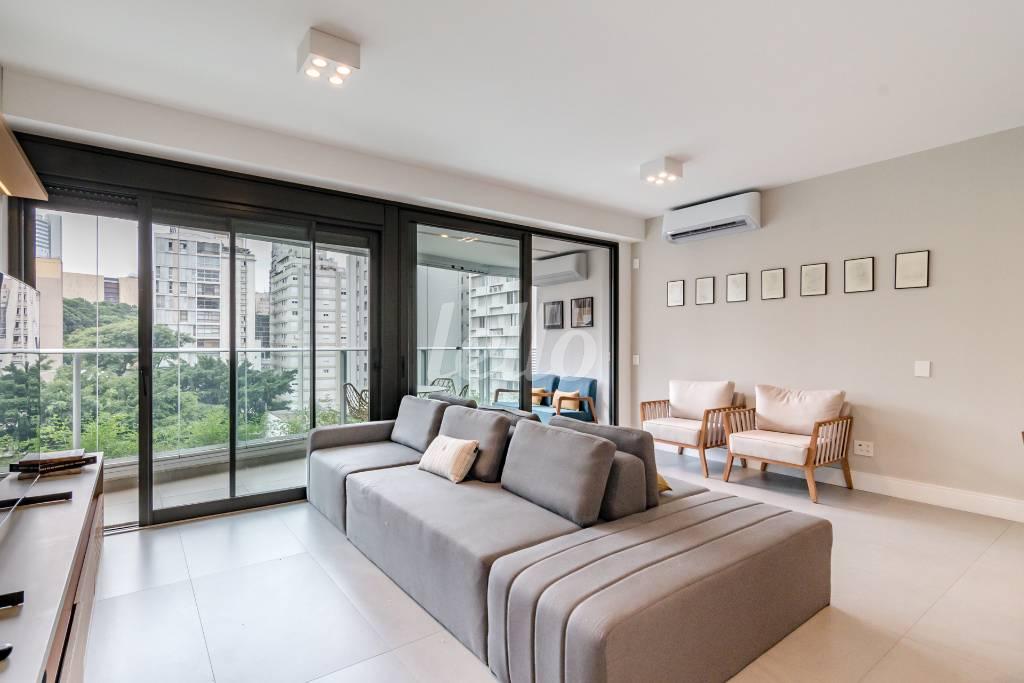 SALA de Apartamento à venda, Padrão com 97 m², 1 quarto e 1 vaga em Cerqueira César - São Paulo