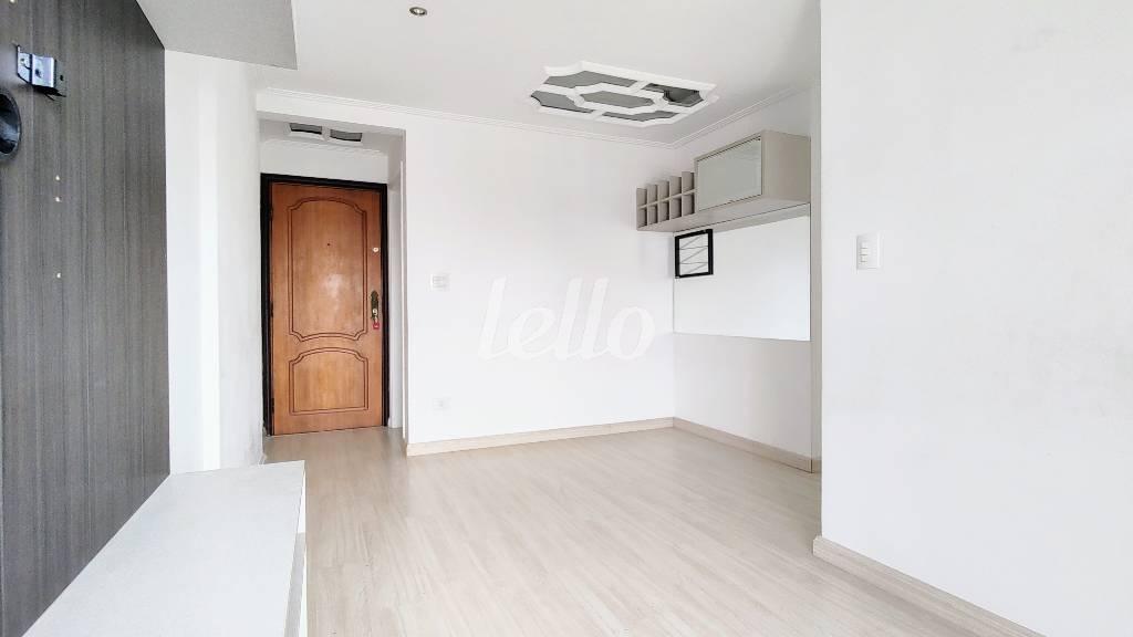 SALA 2 AMBIENTES de Apartamento à venda, Padrão com 56 m², 2 quartos e 2 vagas em Vila Bertioga - São Paulo