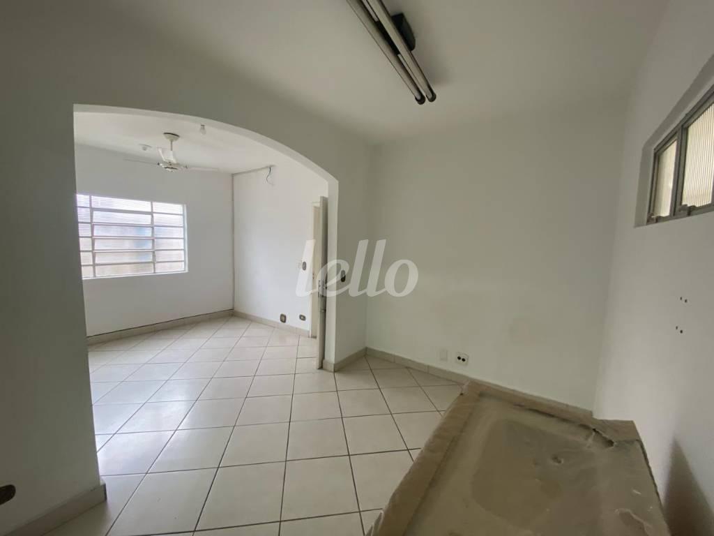 SALA 2 TÉRREO de Casa para alugar, sobrado com 236 m², e 2 vagas em Vila Sonia - São Bernardo do Campo