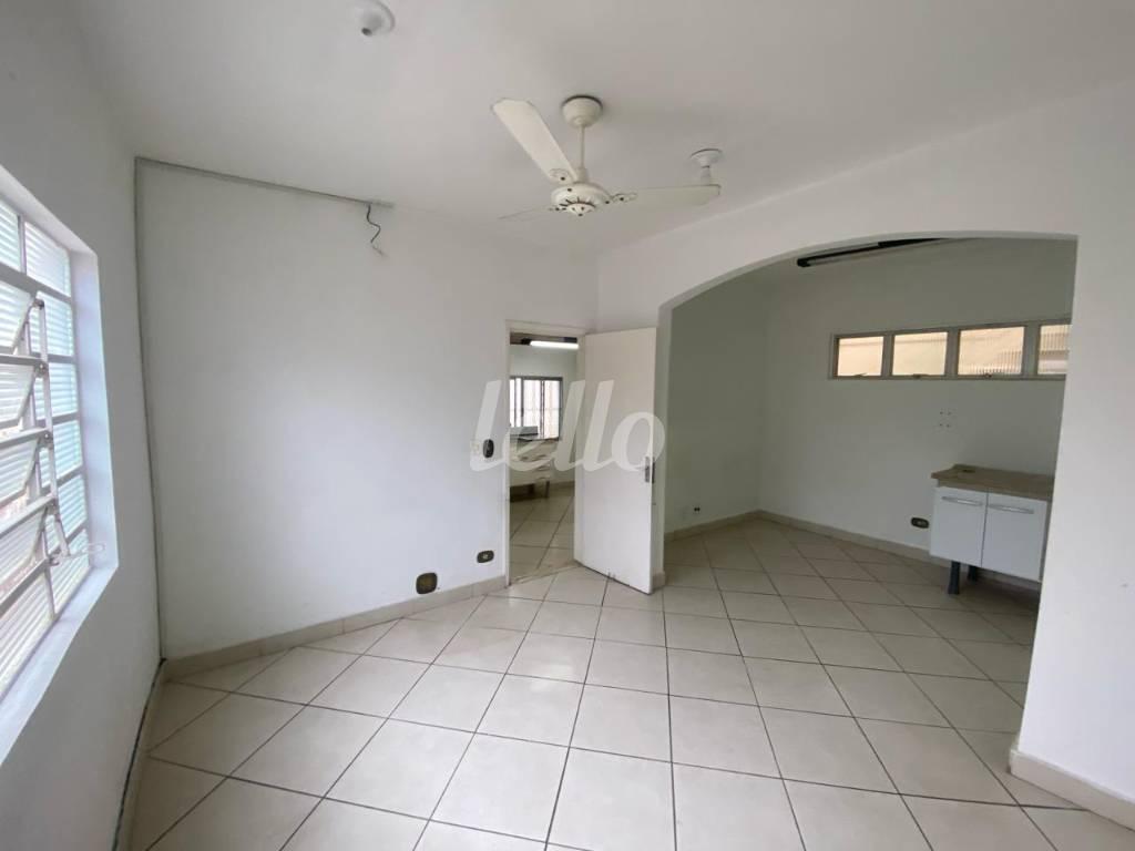 SALA 2 TÉRREO de Casa para alugar, sobrado com 236 m², e 2 vagas em Vila Sonia - São Bernardo do Campo