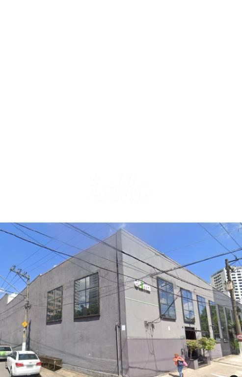 FACHADA de Galpão/Armazém para alugar, Padrão com 4714 m², e 30 vagas em Vila Leopoldina - São Paulo