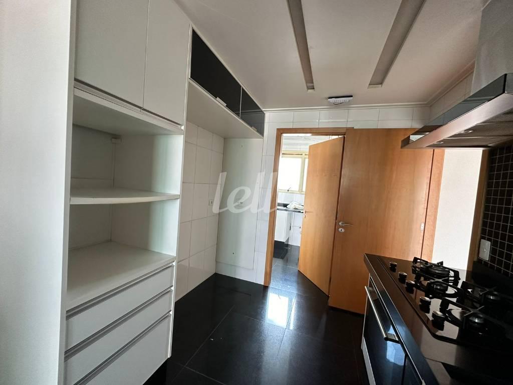 COZINHA de Apartamento para alugar, Padrão com 152 m², 4 quartos e 3 vagas em Santana - São Paulo