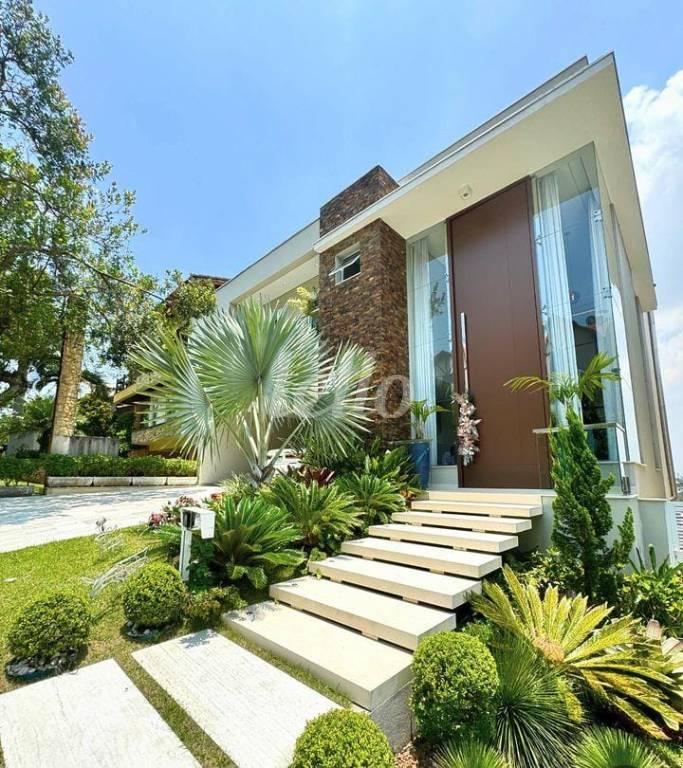FACHADA de Casa à venda, sobrado com 670 m², 4 quartos e 6 vagas em Parque Terra Nova II - São Bernardo do Campo
