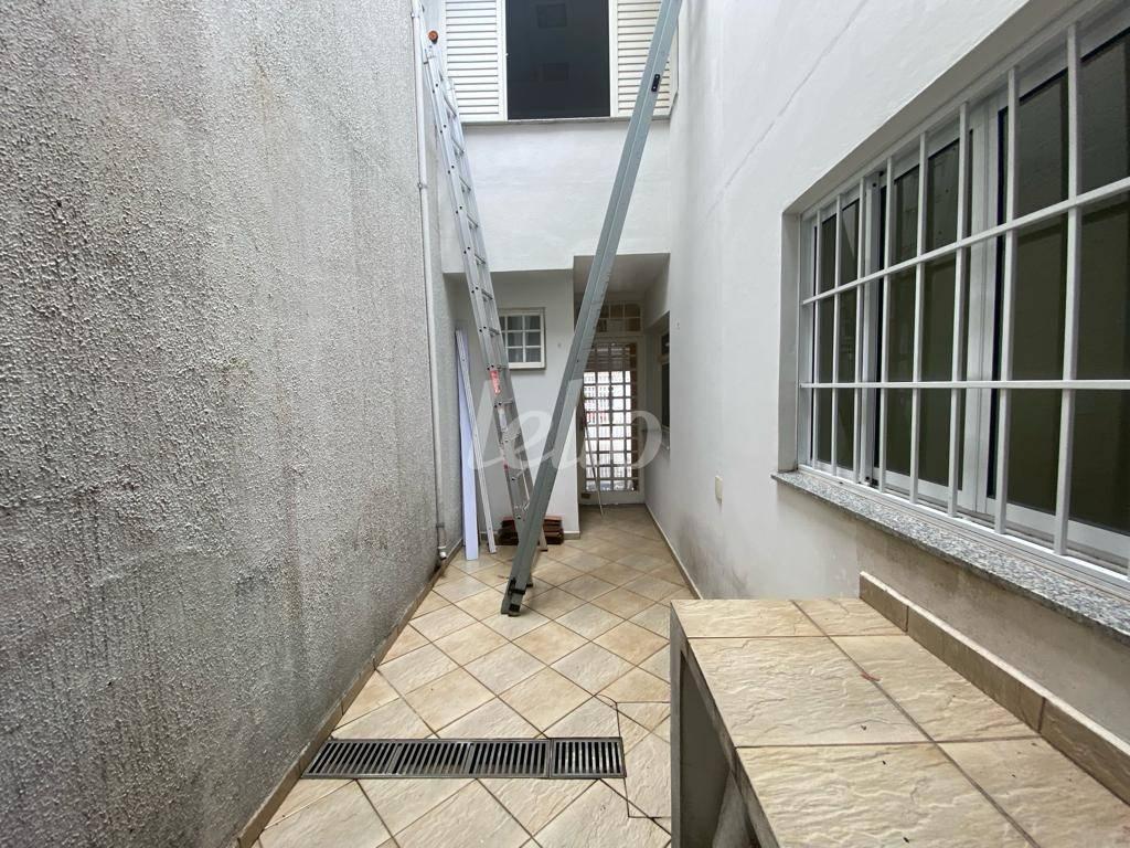 QUINTAL de Salão para alugar, Padrão com 72 m², e 1 vaga em Jardim - Santo André