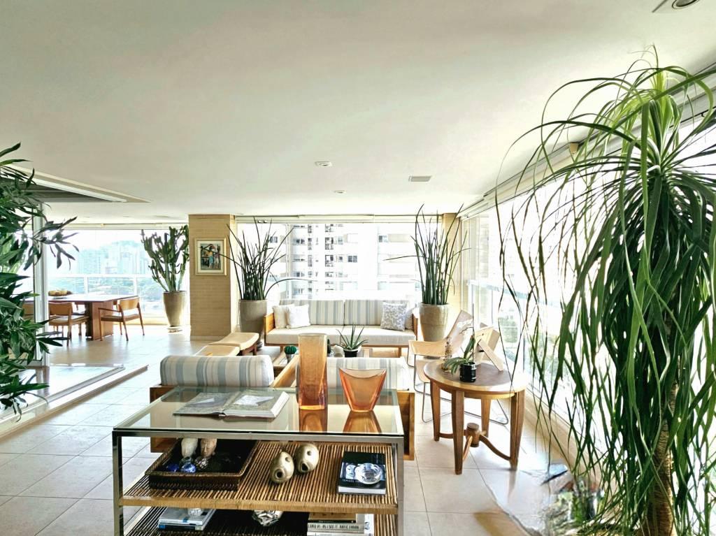 VARANDA de Apartamento à venda, Padrão com 385 m², 3 quartos e 5 vagas em Campo Belo - São Paulo