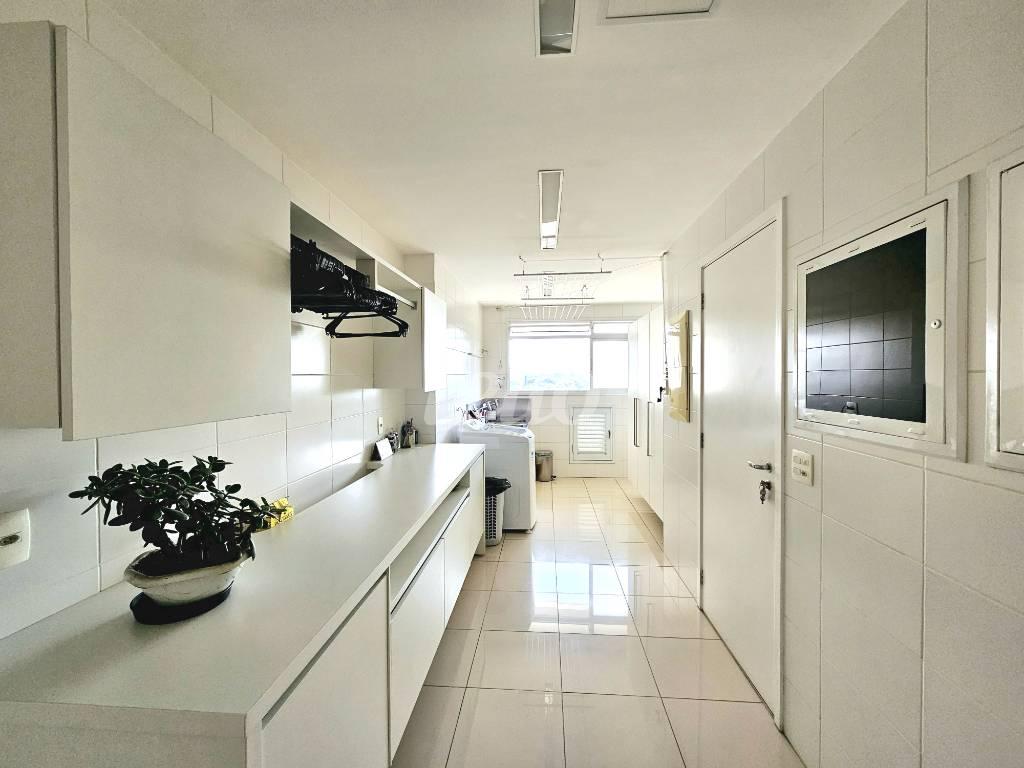 ÁREA DE SERVIÇO de Apartamento à venda, Padrão com 385 m², 3 quartos e 5 vagas em Campo Belo - São Paulo