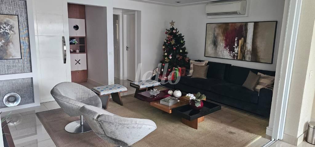 SALA de Apartamento à venda, Padrão com 156 m², 3 quartos e 2 vagas em Vila Romana - São Paulo