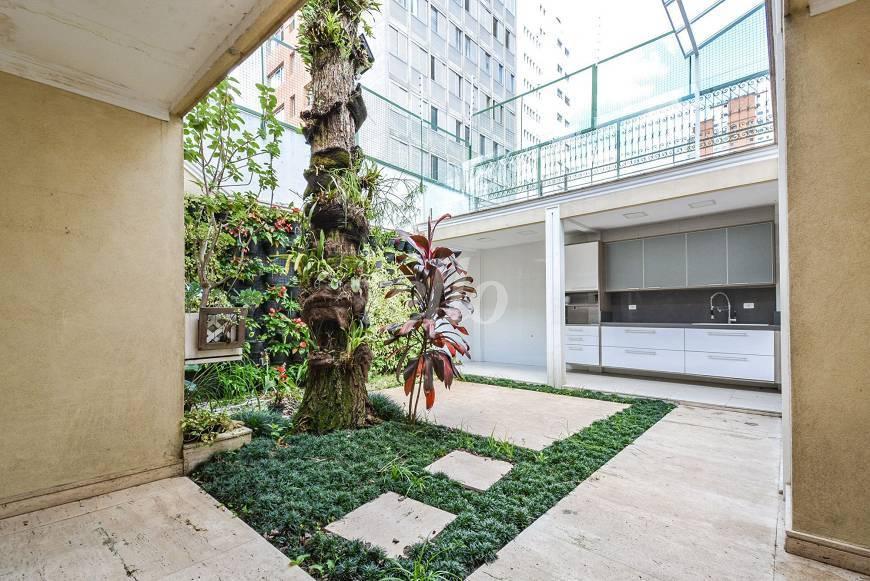 QUINTAL E COZINHA GOURMET de Casa para alugar, sobrado com 320 m², 4 quartos e 4 vagas em Perdizes - São Paulo