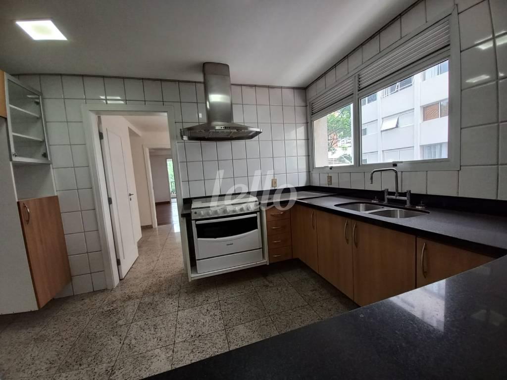 COZINHA de Apartamento para alugar, Padrão com 358 m², 4 quartos e 5 vagas em Jardim América - São Paulo
