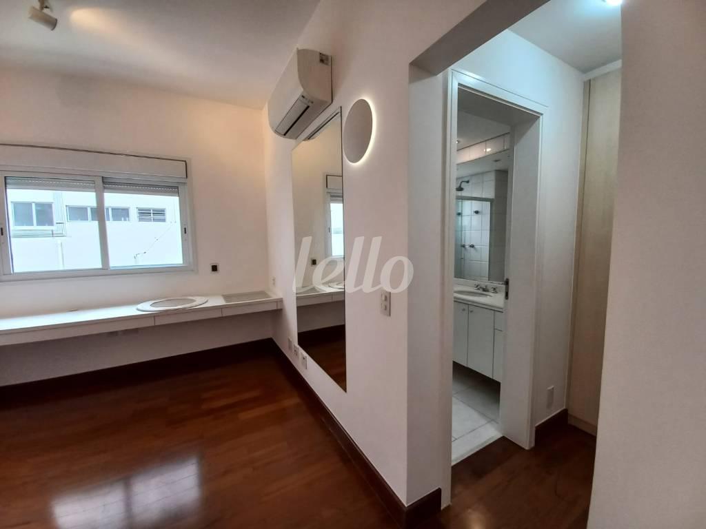 SUÍTE 2 de Apartamento para alugar, Padrão com 358 m², 4 quartos e 5 vagas em Jardim América - São Paulo