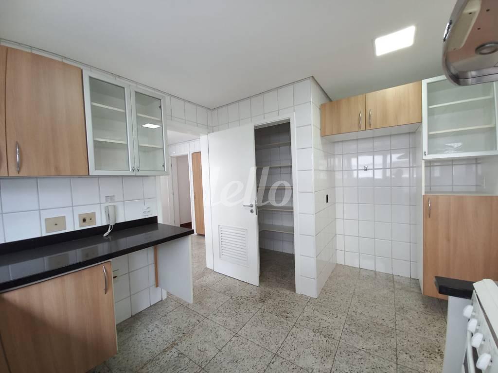 COZINHA de Apartamento para alugar, Padrão com 358 m², 4 quartos e 5 vagas em Jardim América - São Paulo