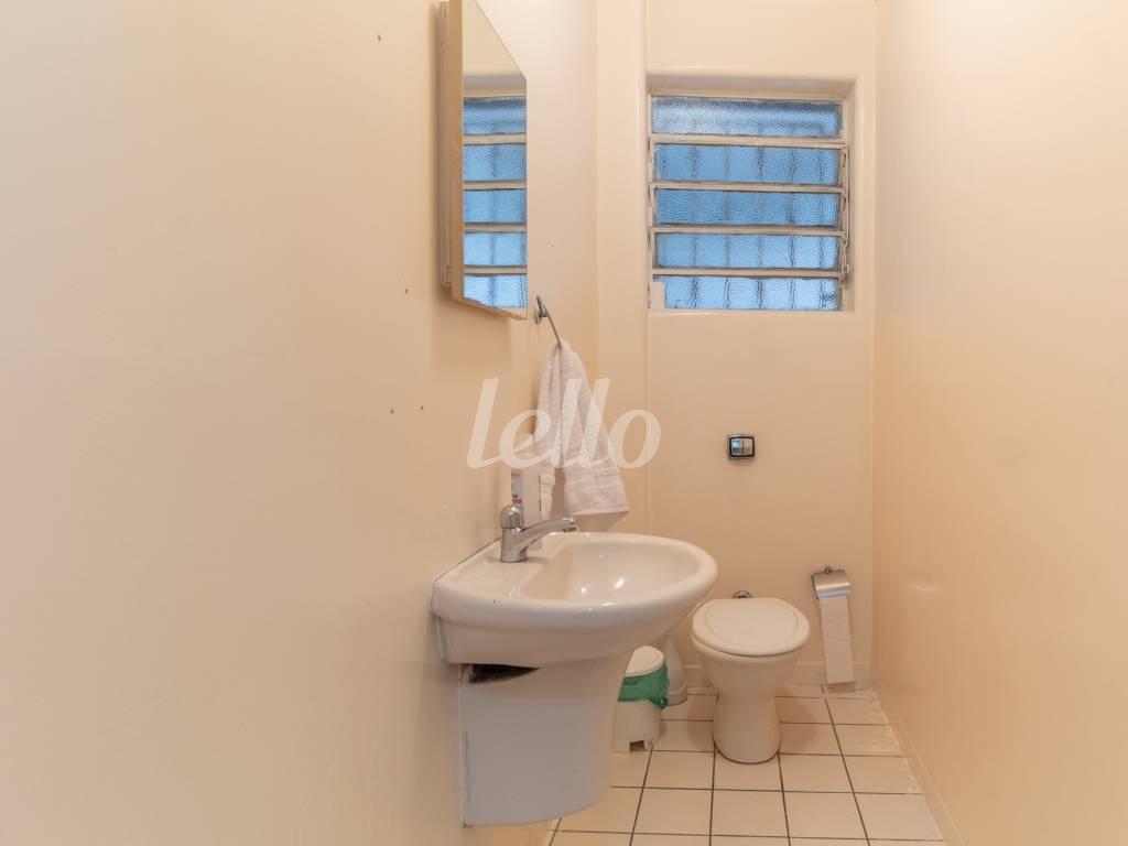 BANHEIRO de Casa para alugar, sobrado com 250 m², 2 quartos e 5 vagas em Pinheiros - São Paulo