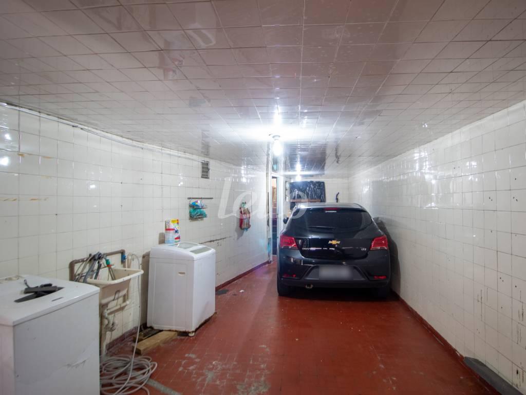 ÁREA DE SERVIÇO/ GARAGEM de Casa para alugar, sobrado com 250 m², 2 quartos e 5 vagas em Pinheiros - São Paulo