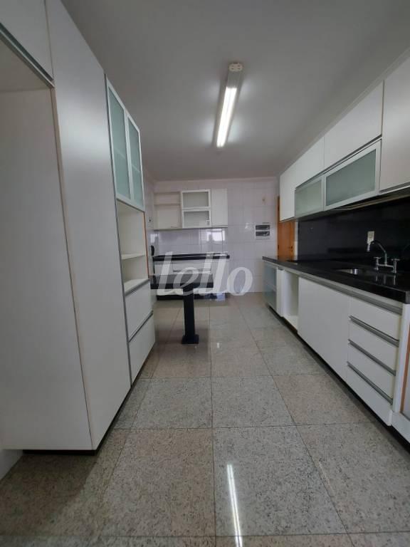 COZINHA de Apartamento à venda, Padrão com 130 m², 3 quartos e 2 vagas em Centro - Santo André