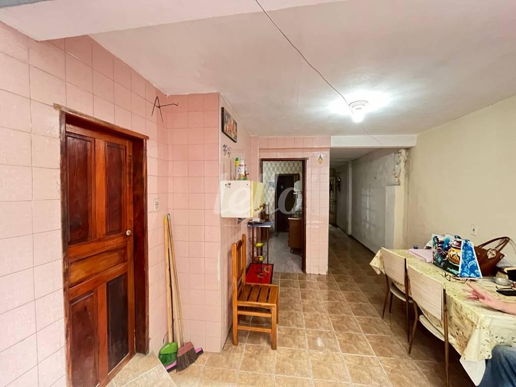 FUNDOS de Casa à venda, térrea com 100 m², 1 quarto e 1 vaga em Belenzinho - São Paulo