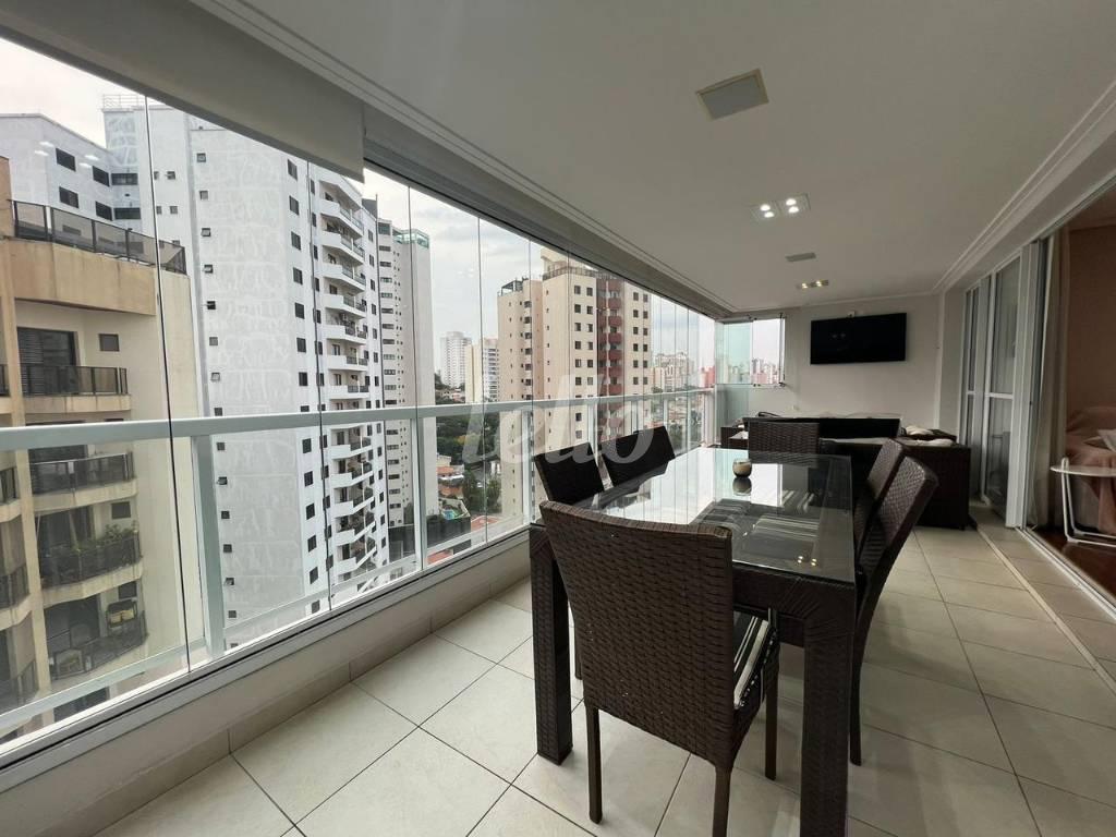 VARANDA de Apartamento à venda, Padrão com 136 m², 4 quartos e 3 vagas em Chácara Inglesa - São Paulo
