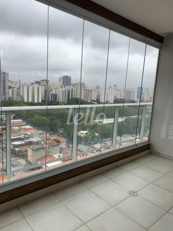 TERRAÇO ENVIDRAÇADO de Apartamento à venda, Padrão com 50 m², 1 quarto e 1 vaga em Vila Gomes Cardim - São Paulo