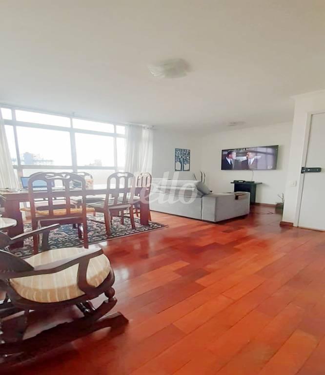 LIVING de Apartamento à venda, Padrão com 68 m², 2 quartos e 1 vaga em Vila Mariana - São Paulo