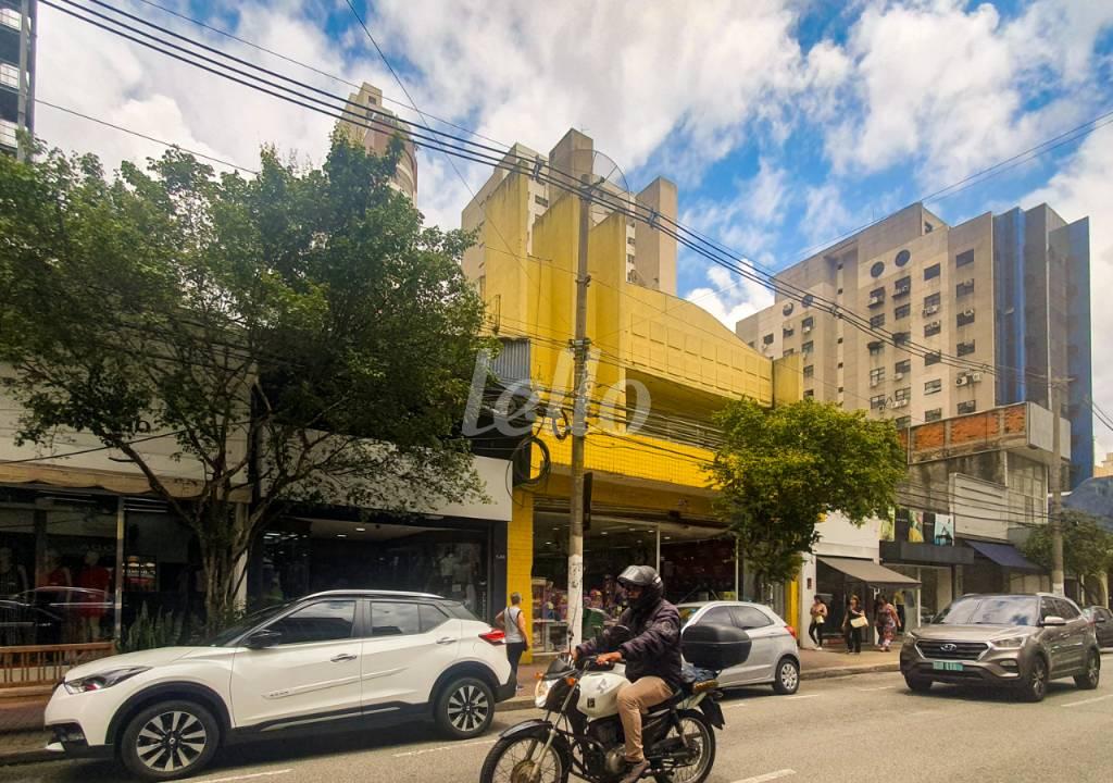FACHADA de Loja para alugar, Padrão com 1000 m², e em Itaim Bibi - São Paulo