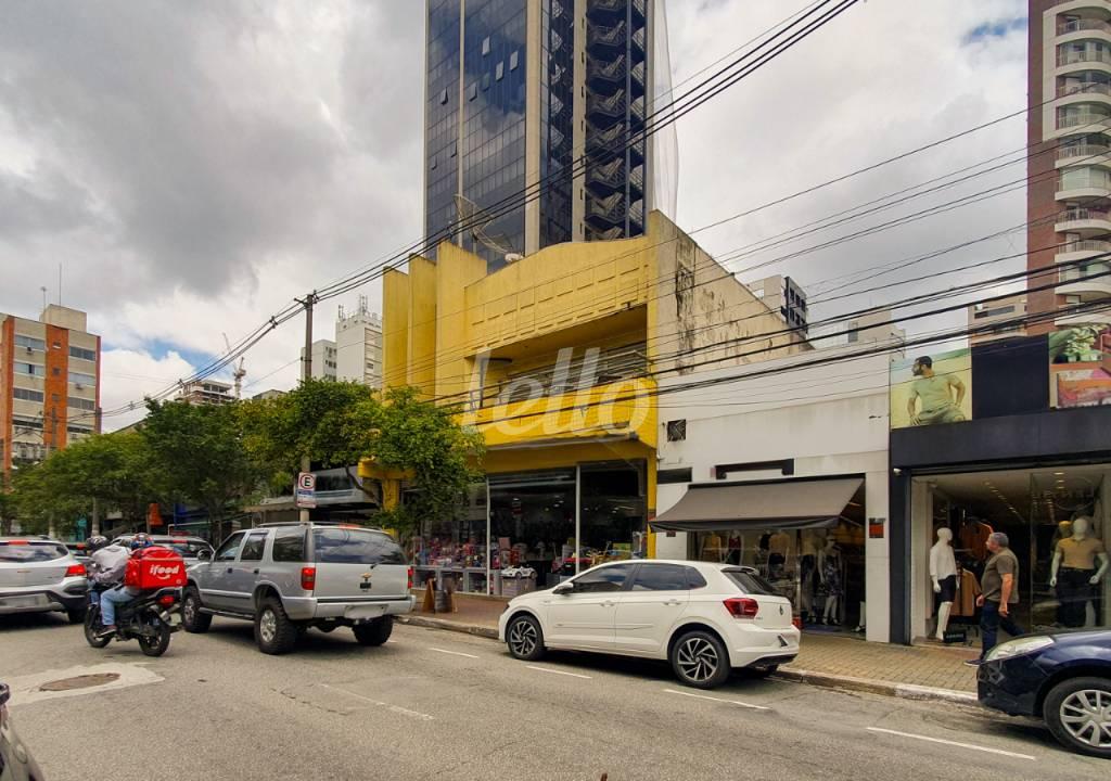 FACHADA de Loja para alugar, Padrão com 1000 m², e em Itaim Bibi - São Paulo