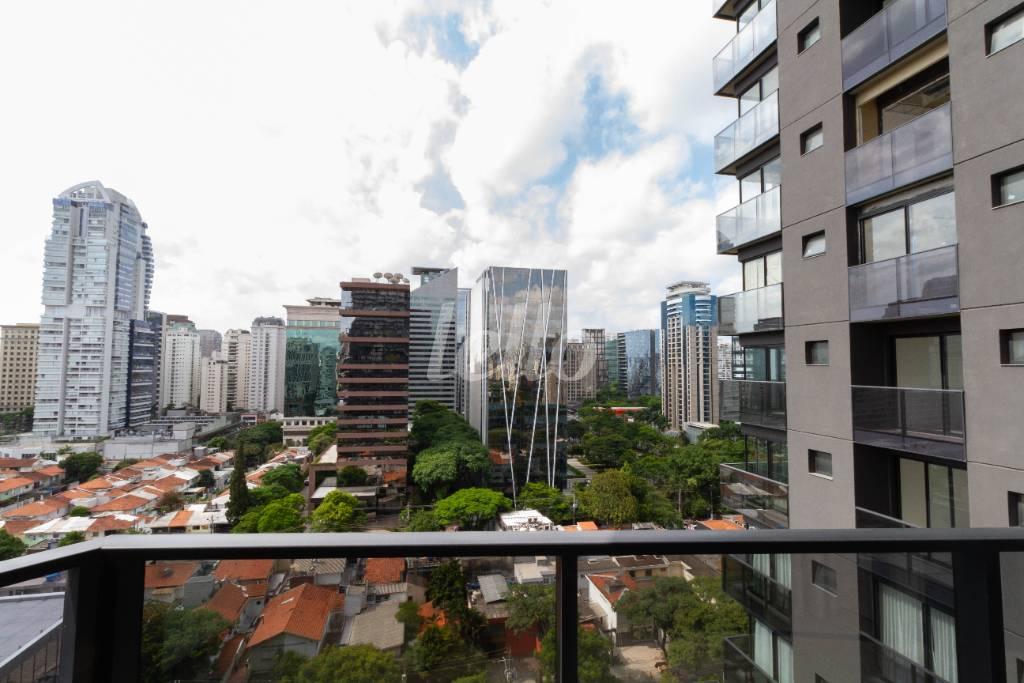 VISTA DA SACADA de Apartamento à venda, Padrão com 58 m², 1 quarto e 1 vaga em Vila Olímpia - São Paulo