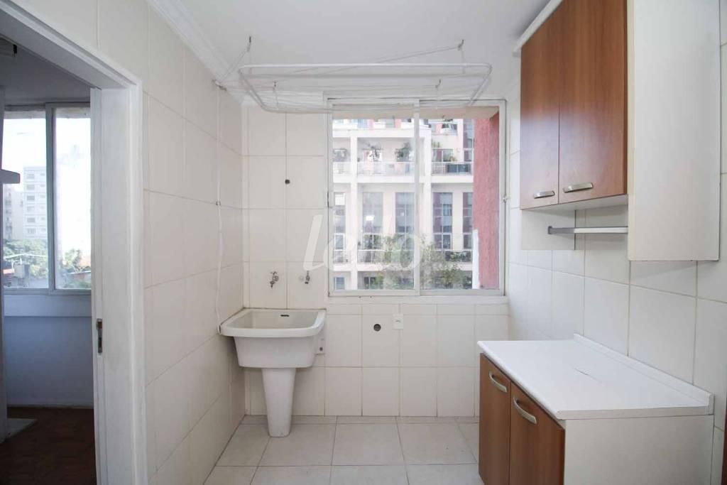 ÁREA DE SERVIÇO de Apartamento para alugar, Padrão com 133 m², 2 quartos e 1 vaga em Cerqueira César - São Paulo
