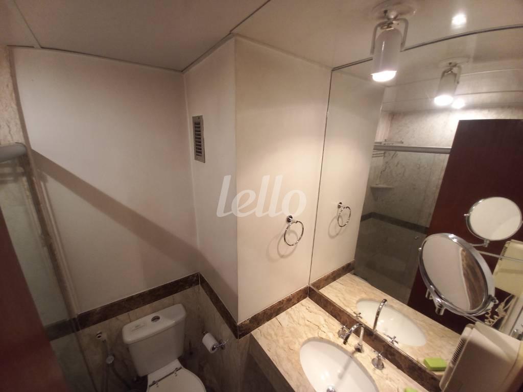 BANHEIRO de Apartamento para alugar, Padrão com 43 m², 1 quarto e 1 vaga em Jardins - São Paulo