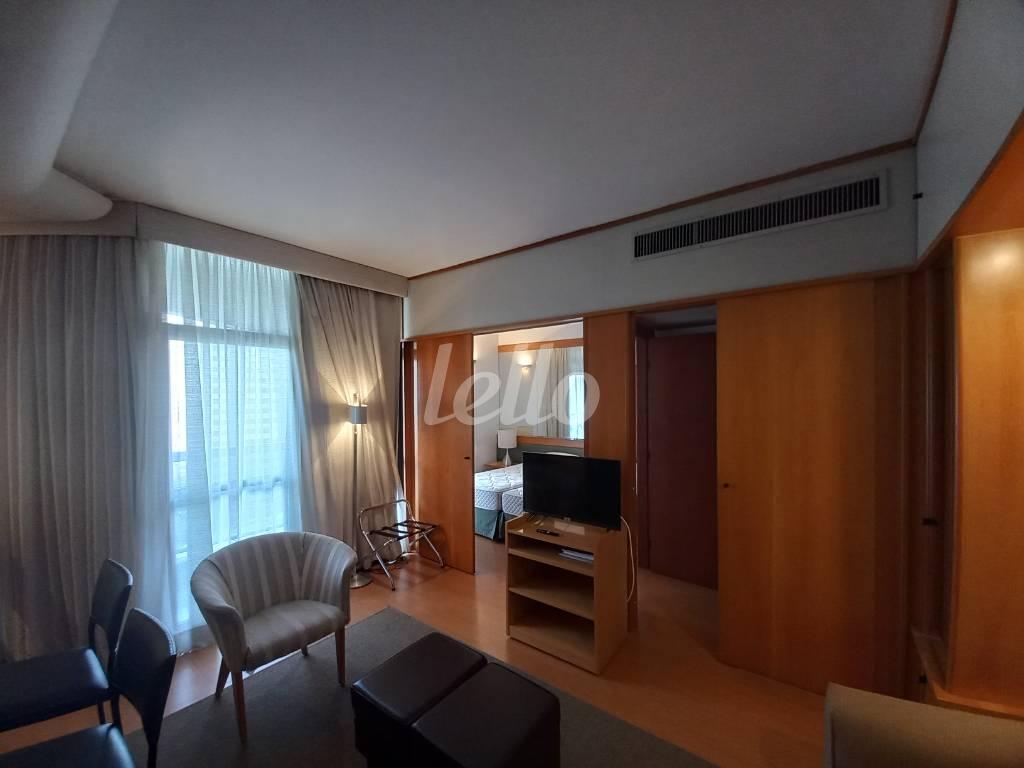 SALA de Apartamento para alugar, Padrão com 43 m², 1 quarto e 1 vaga em Jardins - São Paulo