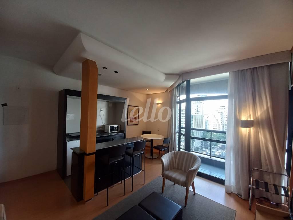 SALA/COZINHA de Apartamento para alugar, Padrão com 43 m², 1 quarto e 1 vaga em Jardins - São Paulo
