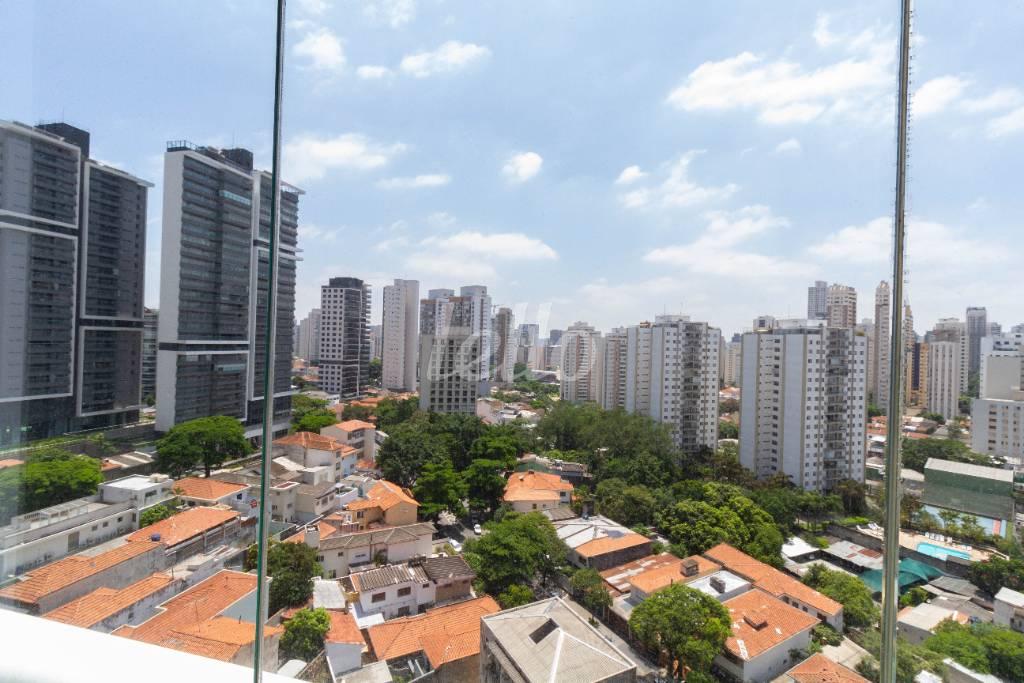 VISTA DA SACADA de Apartamento à venda, Padrão com 161 m², 3 quartos e 3 vagas em Vila Romana - São Paulo