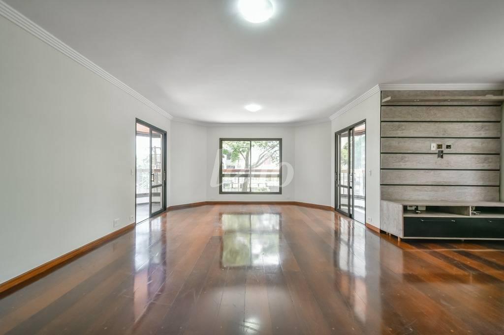 LIVING de Apartamento à venda, Padrão com 217 m², 4 quartos e 3 vagas em Jardim da Saúde - São Paulo
